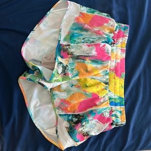 These are multi color lululemon 2.5 hotty hot